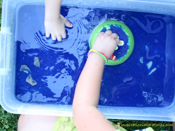 Kids with love this sensory bin inspired by Finding Dory