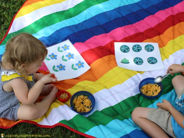 Get #BackToPlay and make mealtime your playground with these fun printable placemats. Practice number recognition, one to one correspondence, and counting with these counting placemats sponsored by Back to Nature Macaroni & Cheese.