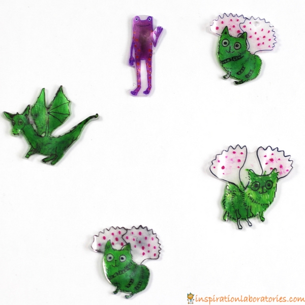 Make Shrinky Dink ornaments for your favorite book characters. Free Zoey and Sassafras printable template available.