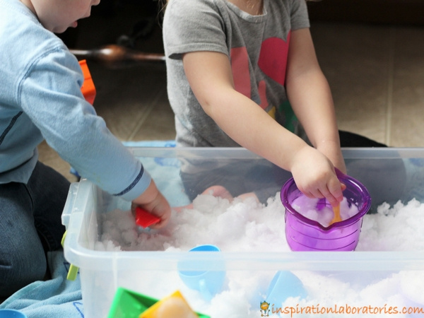 Try these simple snow science explorations inspired by The Snowy Day by Ezra Jack Keats. Perfect for toddlers and preschoolers.