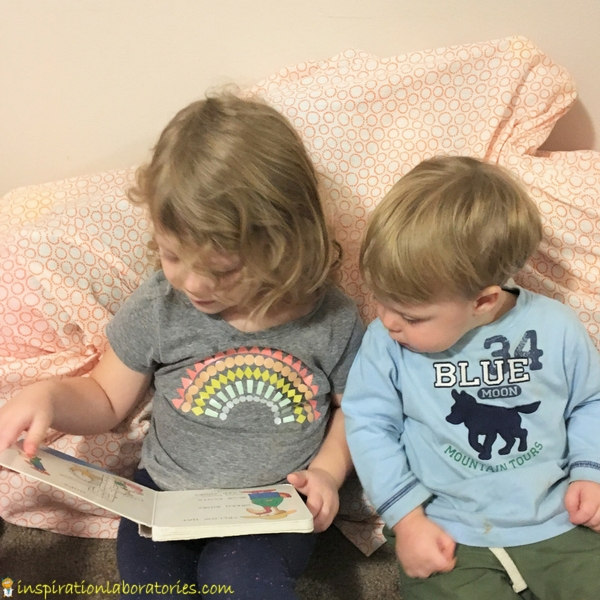 2 kids reading together